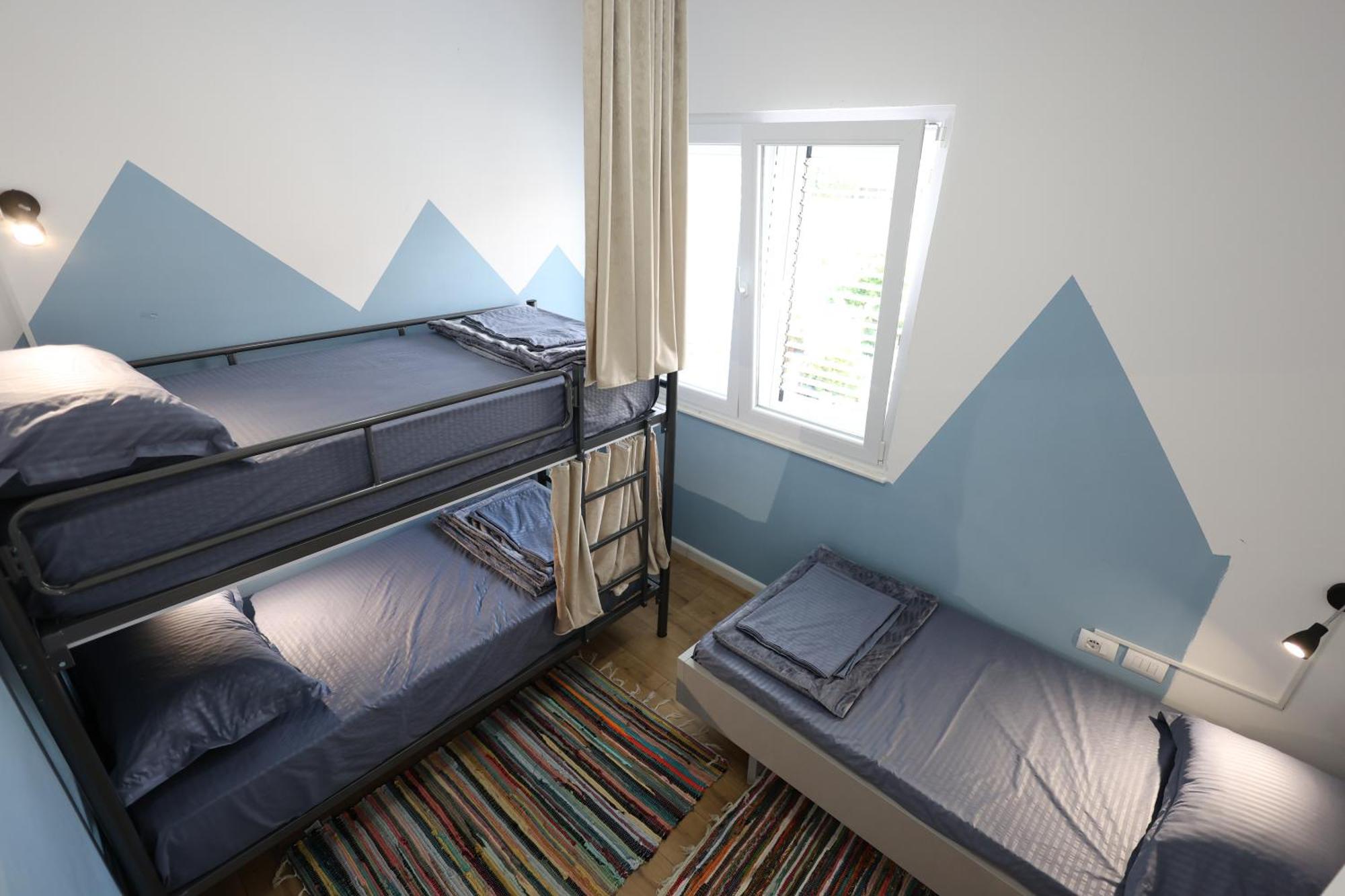 Baza - Swimming Pool Hostel