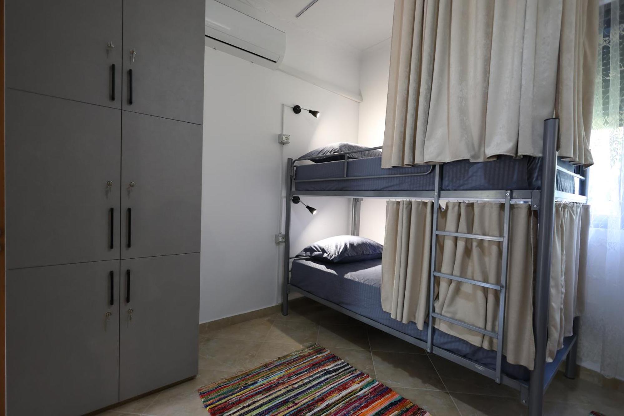 Baza - Swimming Pool Hostel *